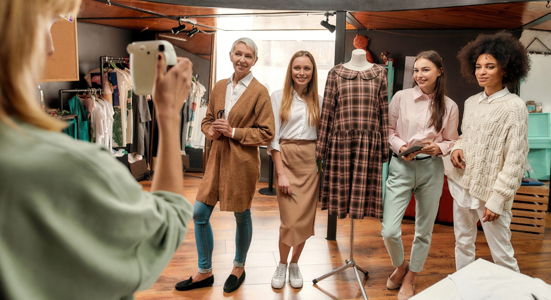 Vous consultez actuellement Rencontrez l&rsquo;équipe de Simpl Vintage : Qui se cache derrière les coulisses ?